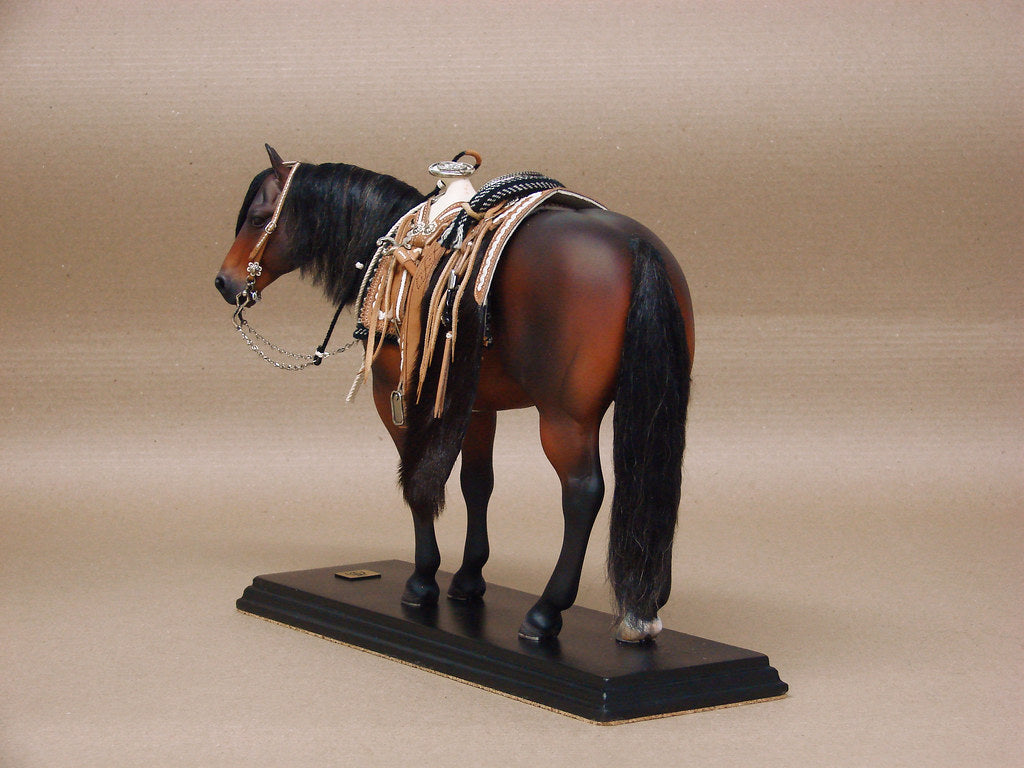 Escultura Cavalo Marrom Equipado