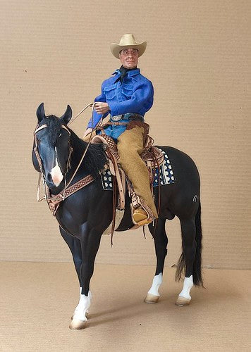 Escultura Cavalo Preto + Personagem