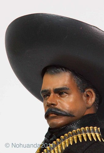 Escultura Bandoleiro Francisco Pancho Villa roupa preta