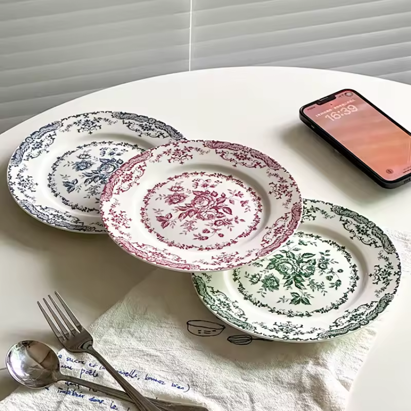 Conjunto de Pratos Retrô de Cerâmica Francesa com Rosas – Edição Limitada