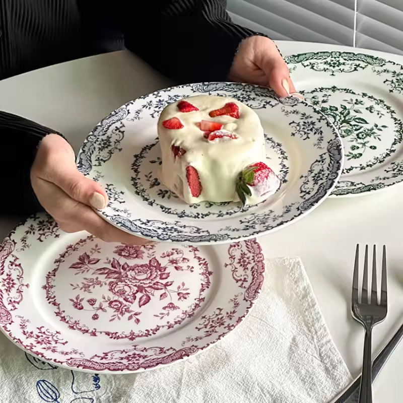 Conjunto de Pratos Retrô de Cerâmica Francesa com Rosas – Edição Limitada