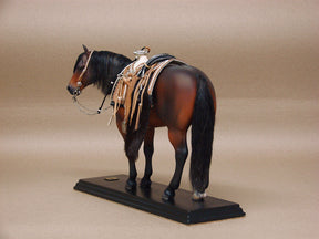 Escultura Cavalo Marrom Equipado