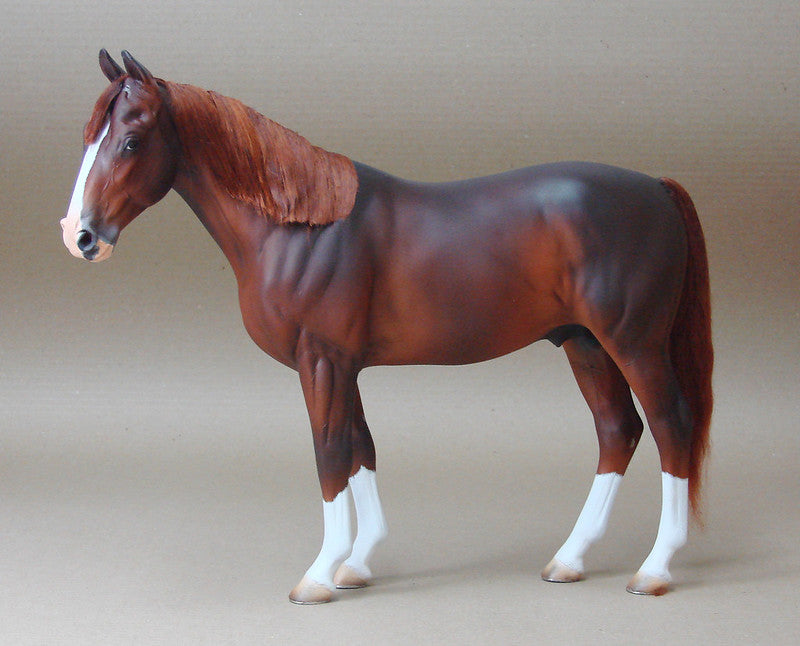 Escultura Cavalo Marrom Escuro