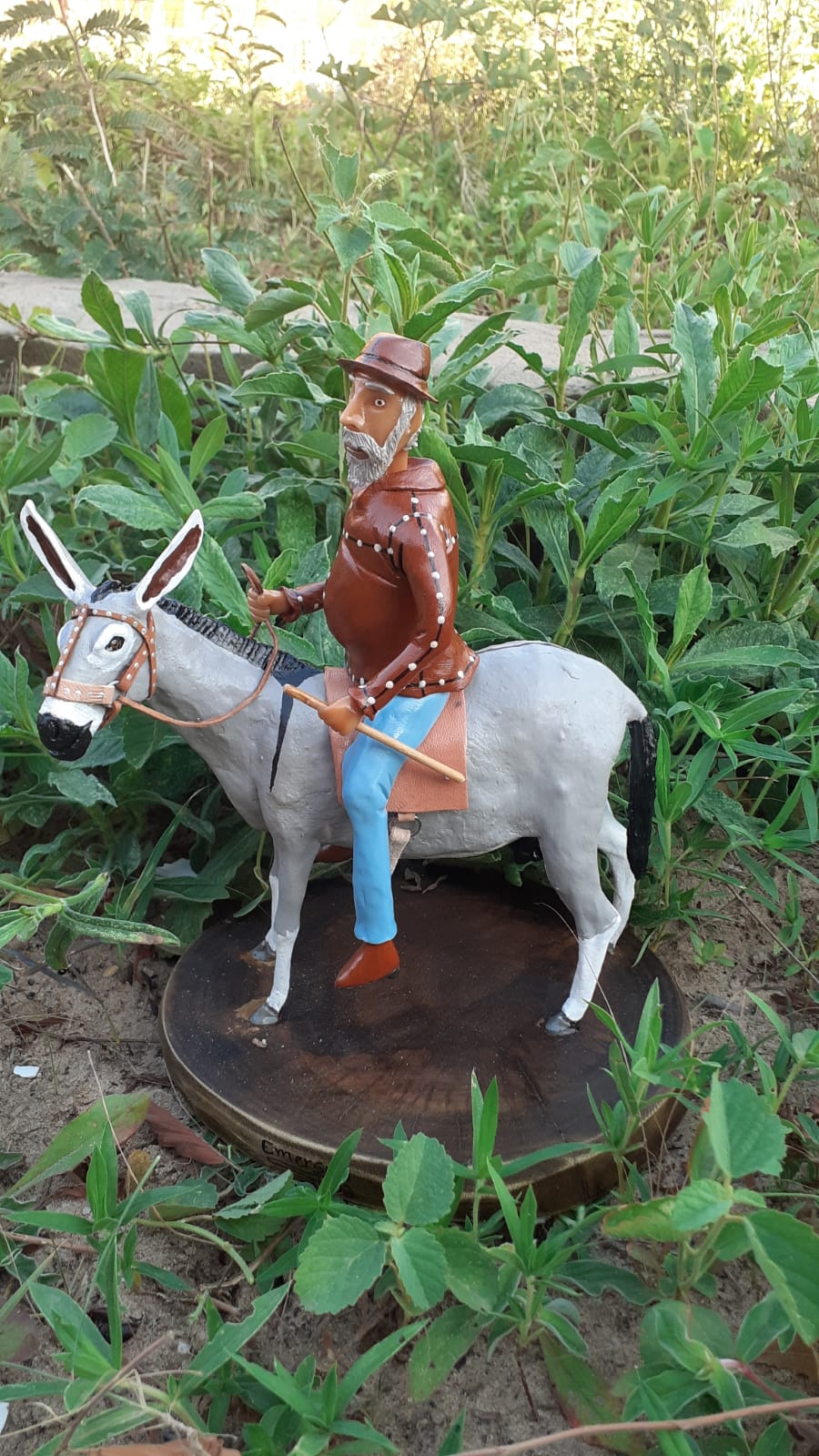 Miniatura Sertaneja em Resina – Vaqueiro Montado no Jumento