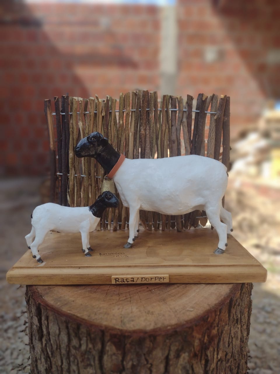 Miniatura Ovelha Dorper com Borrego e Cerca – Arte em Resina